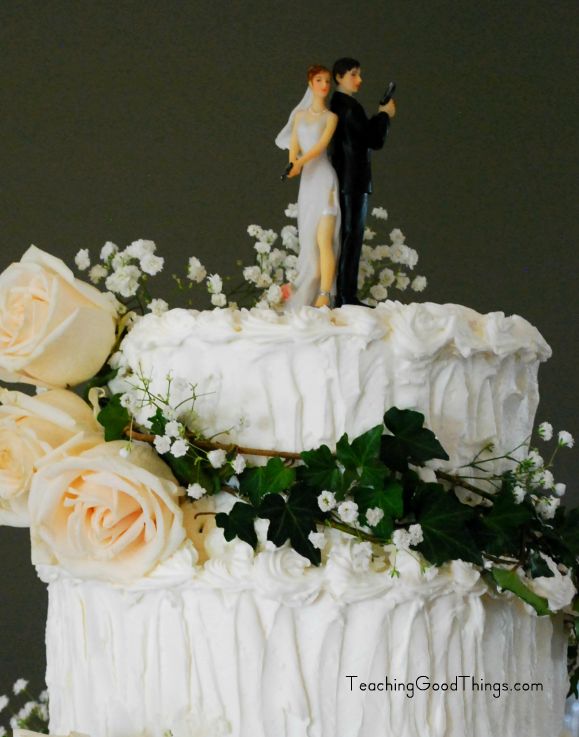wedding cake top with guns